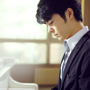 KTV包间多P在线播放
